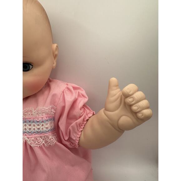 VTG Uneeda Baby Doll MCM 2428 – 1980s – Sleep Eyes, Pink Outfit Booties EXC - Picture 3 of 7